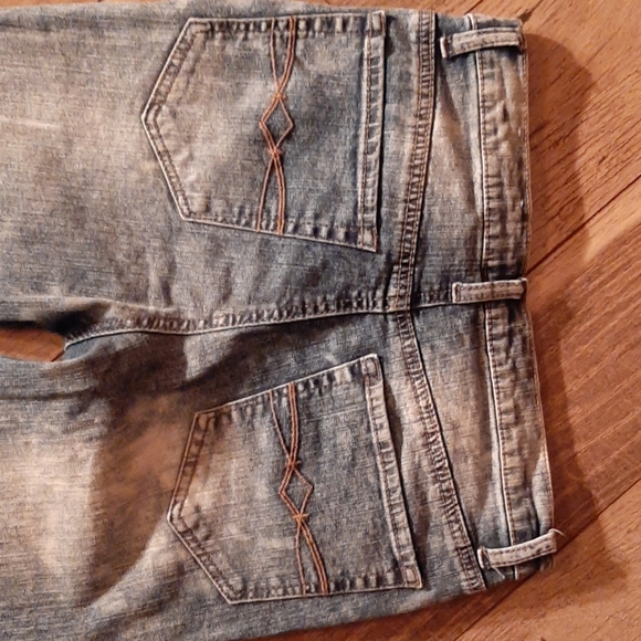 Muddy destroyed Jean's 9 - Picture 5 of 6